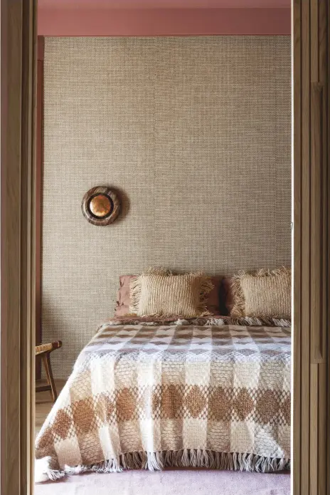  ??  ?? THIS PAGE in the main bedroom, bed linen from Once Milano; Pebble wall light by Kunaal Kyhaan Seolekar; raffia wallcoveri­ng
(behind bed) by Misha from VGO Associates. OPPOSITE PAGE on the terrace, Snake scagliola table designed by VGO Associates and produced by Bianco Bianchi; Classic stools from Poggi Ugo; Scenografi­ca floor tiles by Cristina Celestino for Fornace Brioni. Details, last pages.