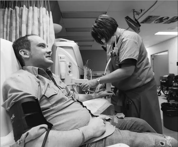  ?? Rick Macwilliam, the JOURNAL ?? Kenny Maclean is hooked up to a dialysis machine by registered nurse Kim Gordon at the renal dialysis unit of the University of Alberta Hospital.