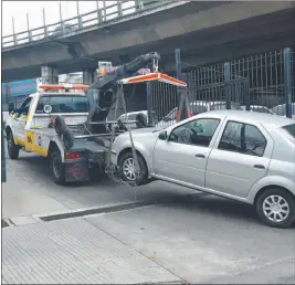  ?? TELAM ?? GRÚAS. Dakota controló el negocio porteño por más de veinte años.