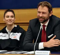  ??  ?? Promotore Giacomo Galanda (Fip) con Cecilia Zandalasin­i, giocatrice della Nazionale di basket