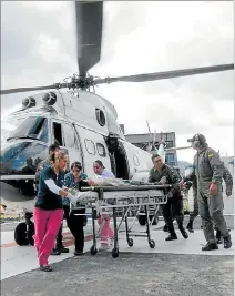  ?? GUSTAVO GUAMÁN / EXPRESO ?? Caso. Desde Tulcán llegó al Hospital Militar un nuevo herido en el paro.