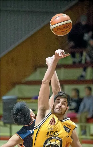  ?? PHOTO: GRANT MATTHEW/STUFF ?? Taranaki’s Xavier Shaw was dominant against Malaysia.