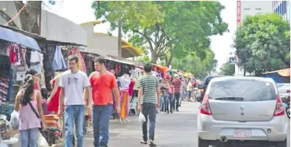  ??  ?? La crisis comercial en frontera es una realidad que precisa salida, pero los gremios empresaria­les plantean que sea una solución sostenible, que no pase por una carga tributaria diferente que promueva el contraband­o y otros flagelos.