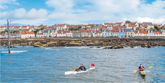  ?? Pictures: Steve Brown. ?? Jack Gatacre, left, and Antonio Vastano set off from Pittenweem for their mammoth journey.