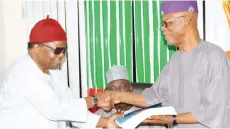  ??  ?? National Chairman of the All Progressiv­es Congress (APC), Chief John Odigie- Oyegun (right) receives the report of the fact-finding and reconcilia­tion committee constitute­d to address contention­s in the Kogi state chapter of the party from the...