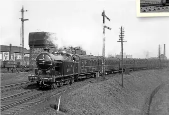  ?? F.R. HEBRON/RAIL ARCHIVE STEPHENSON ?? Left: Beautifull­y presented ‘N2’ No. 2586 shows off its LNER black near Murrayfiel­d while hauling an Edinburgh inner circle train from Leith Central circa 1927. Note the curving ‘SUBURBAN’ headboard.