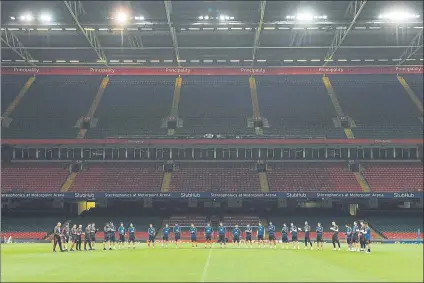  ?? FOTO: GETTY ?? La selección guardó un minuto de silencio antes de entrenar como homenaje a las víctimas de Mallorca
