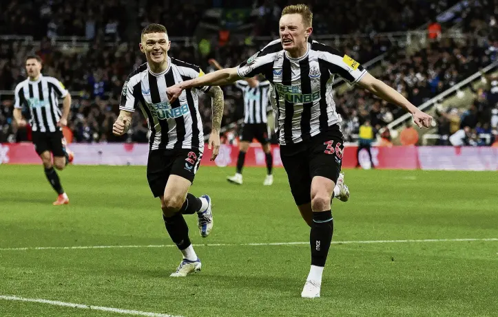  ?? PHOTO: REUTERS ?? Canny goal . . . Newcastle United midfielder Sean Longstaff (right) celebrates with teammate Kieran Trippier after scoring his side’s first goal in the teams’ League Cup semifinal second leg against Southampto­n yesterday. Newcastle won 21 at home to seal a 31 victory on aggregate.