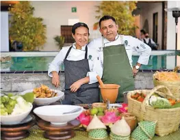  ?? ESPECIAL ?? Los chefs Renu y Manuel, orgullosos de su comida.