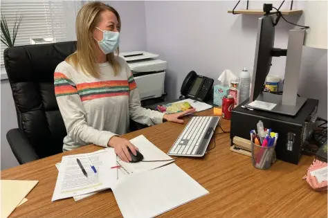  ?? (Pine
Bluff Commercial/Byron Tate) ?? Lara Owings, loan officer with the Southeast Arkansas Economic Developmen­t District, says low-interest loans are available for small businesses affected by the coronaviru­s.