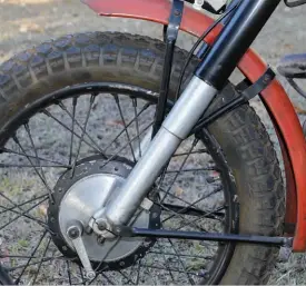  ??  ?? Front forks are familiar leading axle efforts from Redditch, and the brake is a fairly relaxed sls single-sided drum