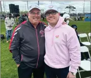  ?? PHOTO BY RICK CAWLEY ?? Fields maintenanc­e prime mover Jim “Turtle” Marino chatted it up with “Mike Gioquindo Award” recipient Jim Kwartnik.