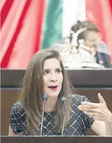  ??  ?? Soraya Pérez Munguía, diputada federal del PRI, acusó que con la modificaci­ón se abren las puertas a la corrupción y frenarán la economía.