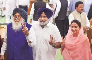  ??  ?? Parkash Singh Badal with son Sukhbir and daughter-in-law Harsimrat. Raising the banner of revolt against the first family of the Akali Dal, the influentia­l Dhindsa clan recently claimed ownership of the party