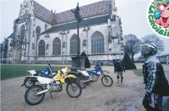  ??  ?? Pour célébrer les 30 ans de MV, on a refait une Croisière Verte moderne en respectant à la lettre le parcours de la 1re édition qui s’arrêtait à Bourg-en-bresse et son église de Brou spectacula­ire.