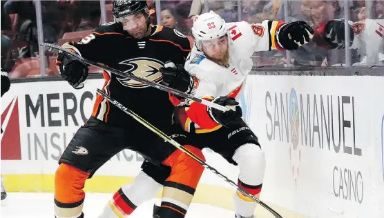  ?? CHRIS CARLSON/THE ASSOCIATED PRESS ?? Sam Bennett and the Calgary Flames edged past Francois Beauchemin and the Anaheim Ducks 2-0 Monday for their first win in Anaheim in years.