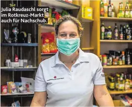  ??  ?? Julia Raudaschl sorgt im Rotkreuz-Markt auch für Nachschub.