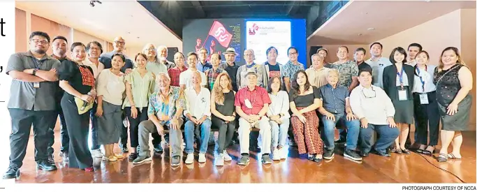  ?? PHOTOGRAPH COURTESY OF NCCA ?? THE participat­ing poets and visual artists at the National Museum with National Artist Virgilio S. Almario.