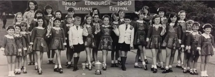  ??  ?? The Pentony school group pictured in Dominick’s Park. Below: The Pentony Irish dance team