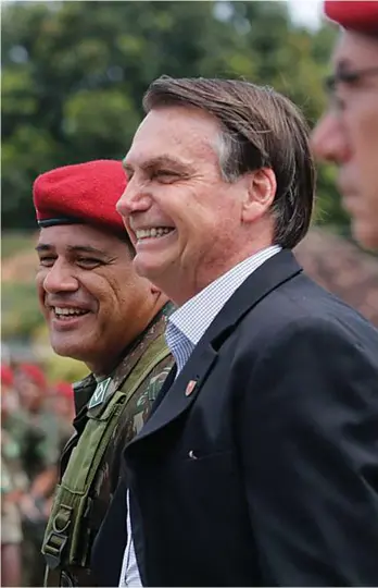  ?? DR ?? Choques de Bolsonaro com o Congresso e o Supremo Tribunal maculam a sua imagem