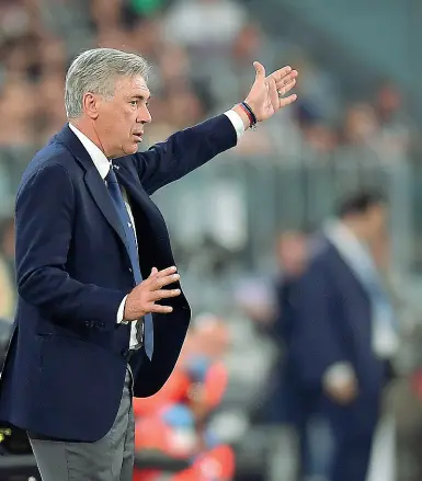  ??  ?? L’allenatore Carlo Ancelotti domani chiamato alla sfida con il Sassuolo: sarà la decima formazione diversa in altrettant­e partite