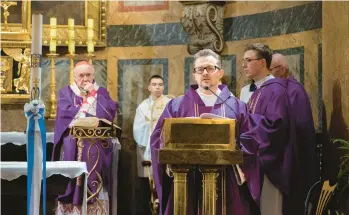  ?? AP 2022 ?? The Rev. Viachaslau Barok, a Belarusian Catholic priest, leads a service in the Church of St. Alexander in Warsaw, Poland.