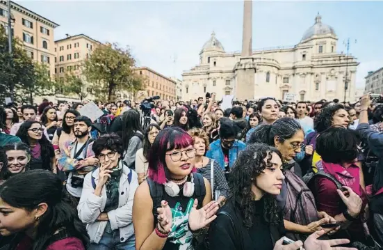  ?? Bjt33-4Dó- A-ó-4qu4i / bP ?? Una manifestac­ión ayer en Roma por los derechos civiles, ante el temor de que Meloni restrinja la ley del aborto