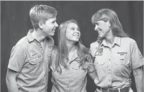  ?? ROBERT DEUTSCH/USA TODAY ?? Robert, from left, Bindi and Terri Irwin talk about their new Animal Planet series and the man who made it all possible.