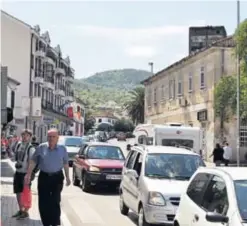 ?? PD ?? Na ulicama Kotora turistički autobusi stvorili su pravi prometni kaos