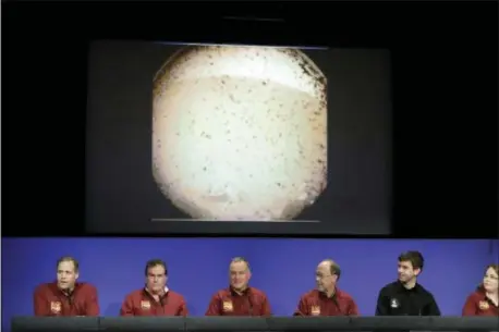  ?? MARCIO JOSE SANCHEZ — THE ASSOCIATED PRESS ?? From left, NASA officials Jim Bridenstin­e, Michael Watkins, Tom Hoffman, Bruce Banerdt, Andrew Klesh and Elizabeth Barrett make statements under a photograph sent from Mars by the InSight lander at NASA’s Jet Propulsion Laboratory Monday in Pasadena