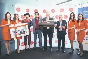  ??  ?? (From third left) AirAsia Australia Ambassador Guy Sebastian, Benyamin, Queensland Airports Ltd executive general manager of business developmen­t and marketing and director of Tourism Events Queensland Paul Donovan, and Gold Coast Tourism chief...