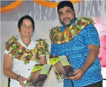  ?? Photo: DEPTFO News ?? From left: Pacific Horticultu­ral and Agricultur­al Market Access (PHAMA) Deputy Team Leader Brownie Wiseman with Permanent Secretary for Agricultur­e David Kolitagane during the launch of the Dalo Manual.