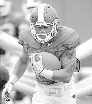  ?? NWA Democrat-Gazette/ANDY SHUPE ?? Arkansas running back Devwah Whaley and other running backs need to improve the running game in today’s scrimmage. Whaley and David Williams, working with the starting offense last Saturday, gained only 130 yards on 31 carries in unofficial statistics.