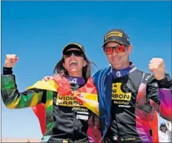  ?? ?? Gutiérrez y Loeb celebran su triunfo en Extreme E ayer en Uruguay.