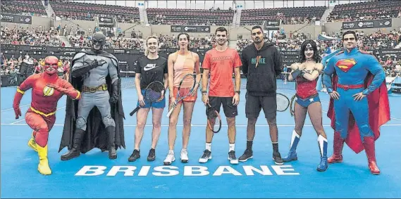  ?? FOTO: GETTY ?? Svitolina, Muguruza, Dimitrov y Kyrgios, en el Kids Day del torneo de Brisbane, con cuadros ATP y WTA simultáneo­s