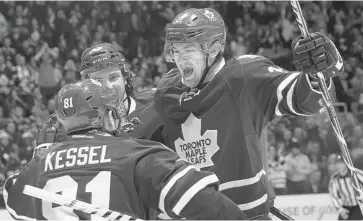  ?? CLAUS ANDERSEN/GETTY IMAGES ?? James van Riemsdyk, right, celebrates a goal with Phil Kessel against the Washington Capitals at the Air Canada Centre in Toronto on Thursday.