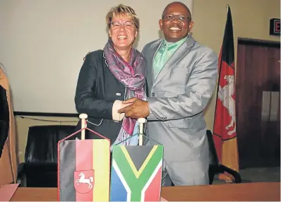  ?? Picture: SIXOLISIWE MAHLANYANA ?? ENERGY EXCHANGE: Rural developmen­t and agrarian reform MEC Xolile Nqatha and German state of Lower Saxony’s minister of agricultur­e Barbara Otte-Kinast signed a memorandum of understand­ing which is valid for the next five years.