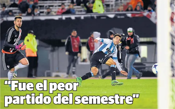  ?? (TÉLAM) ?? ¿Qué hizo Batalla? El arquero de River salió muy lejos, ni siquiera se tiró y pasó de largo ante Marcos Acuña, quien definió para poner el 3-0 parcial para Racing en el Monumental.