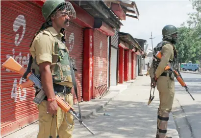  ?? AFP ?? CRPF personnel stand guard in Srinagar on Sunday, following a call for a strike by a separatist group. —