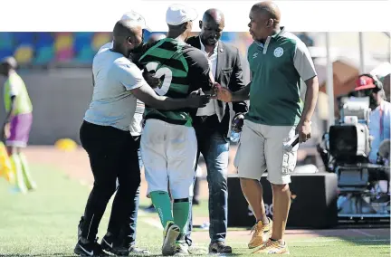  ?? / CHARL LOMBARD/GALLO IMAGES ?? A Bloem Celtic fan is restrained after he runs onto the pitch and tries to hug Golden Arrows coach Steve Komphela during yesterday’s drawn match in Mangaung.