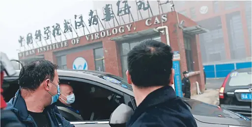  ??  ?? Los primeros focos de infección de covid-19 se detectaron en Wuhan a finales de 2019, lo que llevó al gobierno a poner a la ciudad de 11 millones de personas bajo una estricta cuarentena de 76 días.