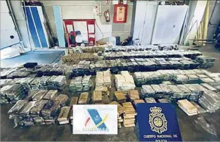  ??  ?? DECOMISO. Además de lo incautado en España, hallaron 103 kilos en un depósito de Montevideo.