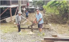  ??  ?? Villagers in Ulu Teru begin to repair a jetty that was connected to the longhouse.