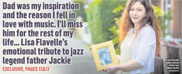  ?? KEVIN SCOTT ?? Lisa Flavelle holds a photo
of her late father Jackie