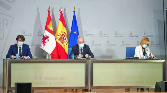  ?? JCYL ?? El vicepresid­ente Igea comparece ante la prensa tras el Consejo de Gobierno en compañía de los consejeros Verónica Casado y Juan Carlos Suárez-quiñones
