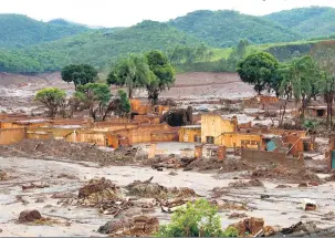  ?? Rogério Alves/TV Senado/19-11-2015 ?? Distrito de Bento Rodrigues, em Mariana, foi destruído após o rompimento da barragem de Fundão