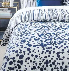  ?? VIRGINIA MACDONALD PHOTOGRAPH­Y ?? Dottie duvet cover set is part of a home decor line by Samantha Pynn for department store Simons.