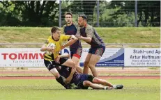  ?? FOTO: ALOIS MÜLLER ?? Cedric Kuebarth (gelbes Trikot) punktete im letzten Spiel der Wespen gegen Bochum. Die Partie endete 19:19.