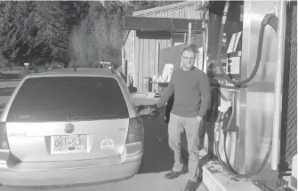  ??  ?? Brian Roberts, president of the Cowichan Bio-Diesel Co-op, fills up his car with bio-diesel.