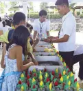  ??  ?? Elementary students from Anilao, Iloilo learn about the studies of this year’s batch of PSHSWVC program